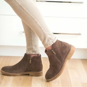 Italeau Waterproof Foliana Booties Italian Suede Nut Size 39 or US 8 1/2